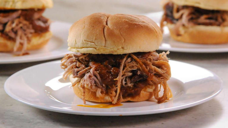 The Art of Crafting Flavorful Pulled Pork Sliders